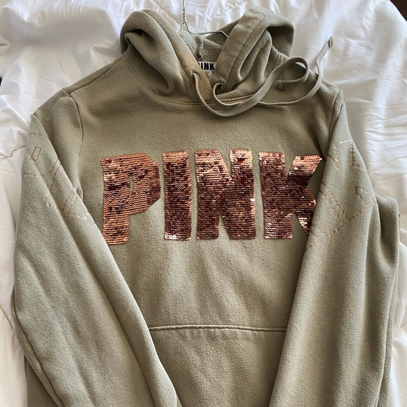 olive green and rose gold outfit